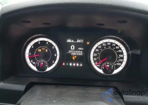 2018 Ram 1500 Express 4X2 5'7 Box z USA, uszkodzony, nr VIN 1C6RR6KG2JS263131